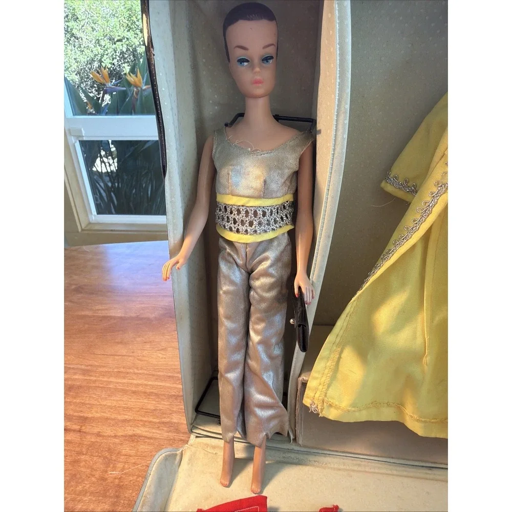Rare Fashion Queen Barbie Case Wigs‎ Outfits Booklet Lot